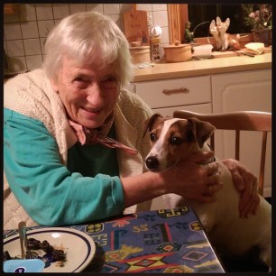 Cindy visits Ragnhild on her 90th birthday. #mittÅsnes #